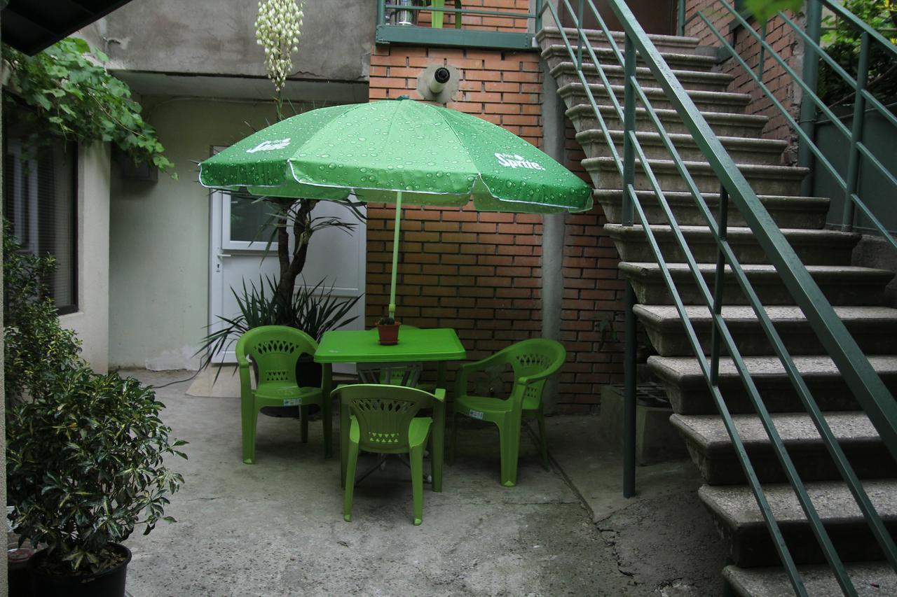 Guesthouse Different Тбилиси Екстериор снимка