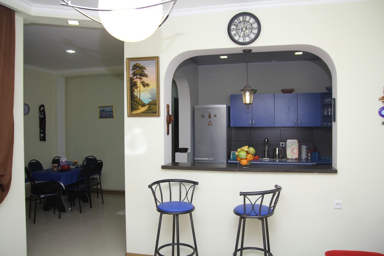 Guesthouse Different Тбилиси Екстериор снимка