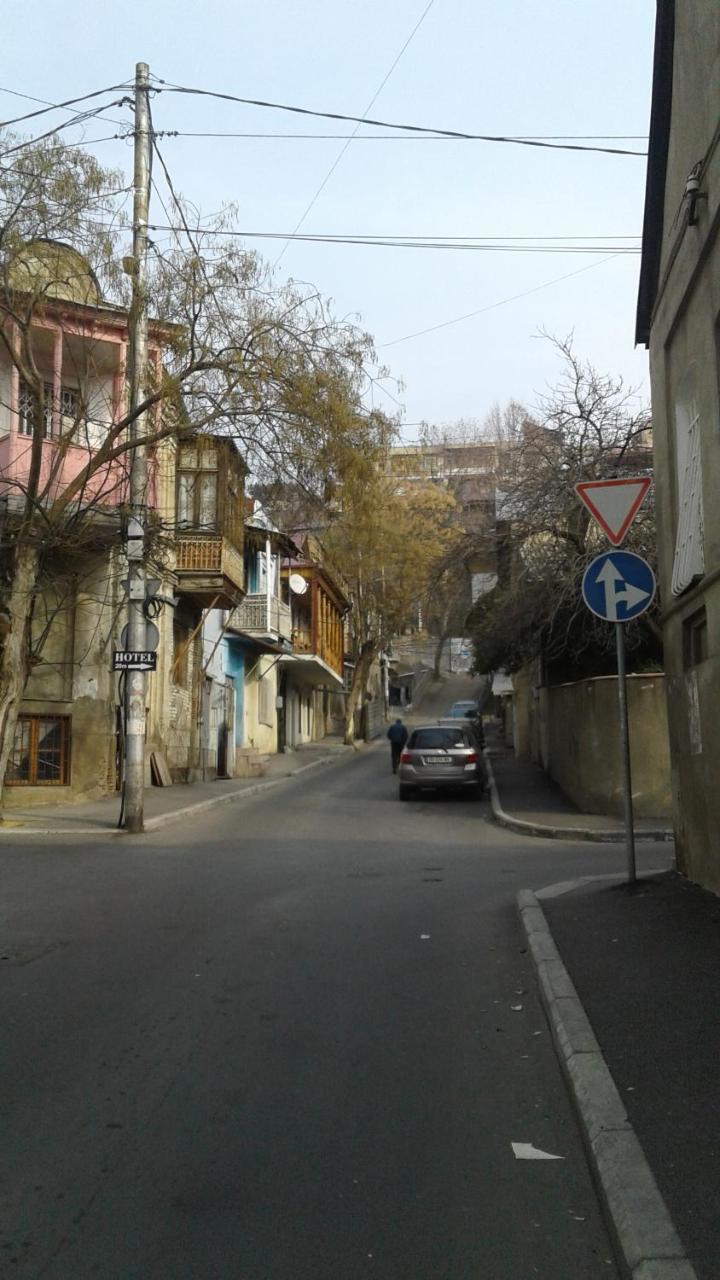 Guesthouse Different Тбилиси Екстериор снимка