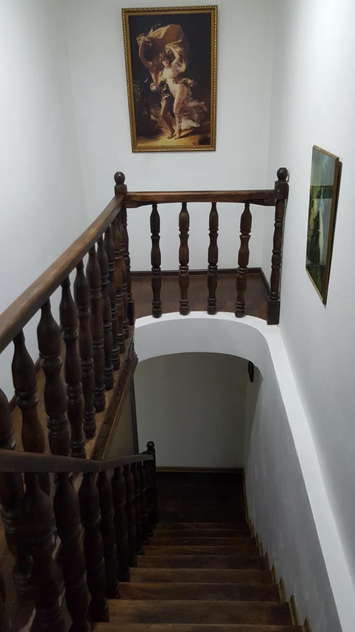Guesthouse Different Тбилиси Екстериор снимка