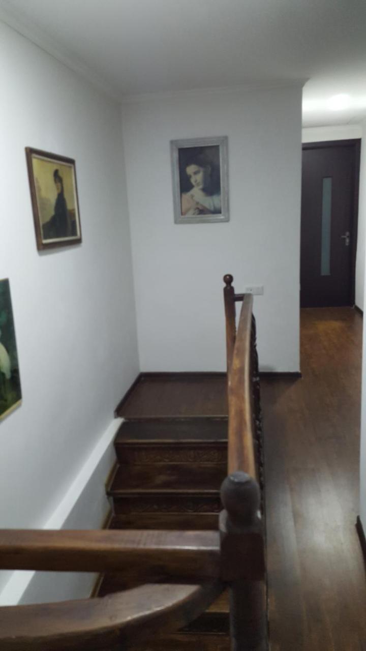 Guesthouse Different Тбилиси Екстериор снимка