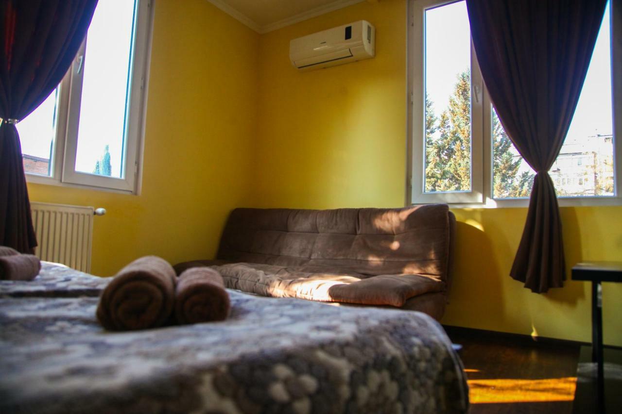 Guesthouse Different Тбилиси Екстериор снимка