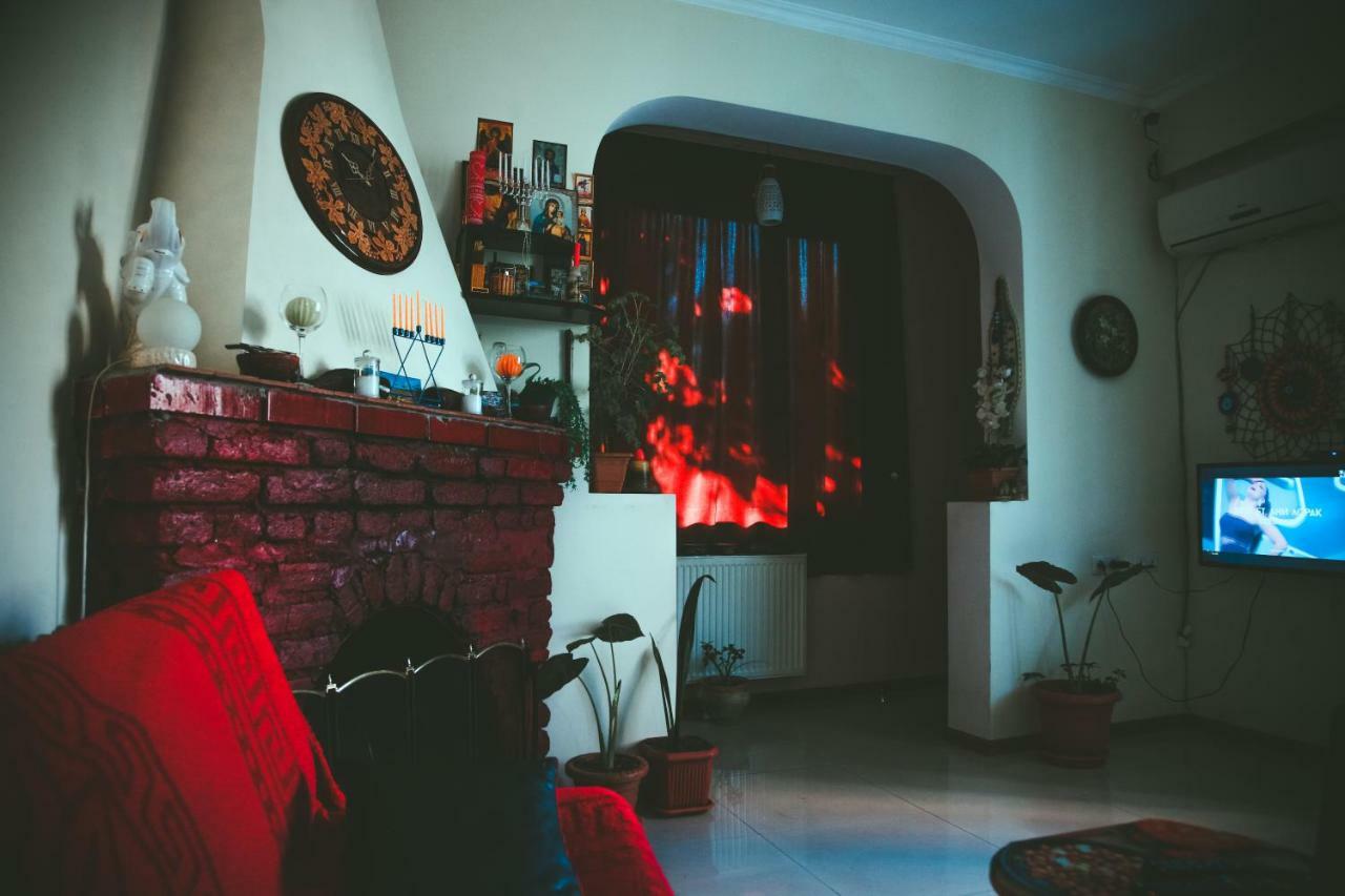 Guesthouse Different Тбилиси Екстериор снимка