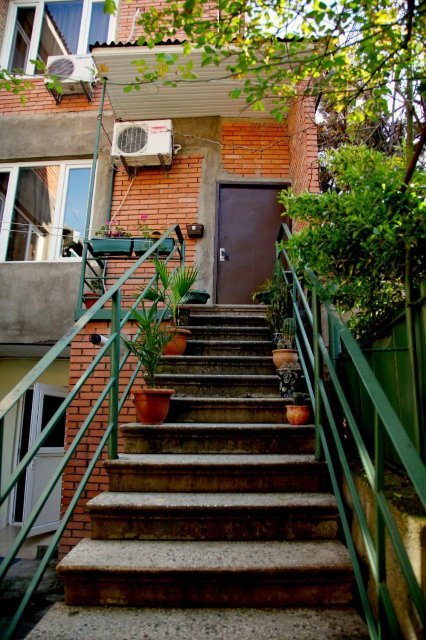 Guesthouse Different Тбилиси Екстериор снимка