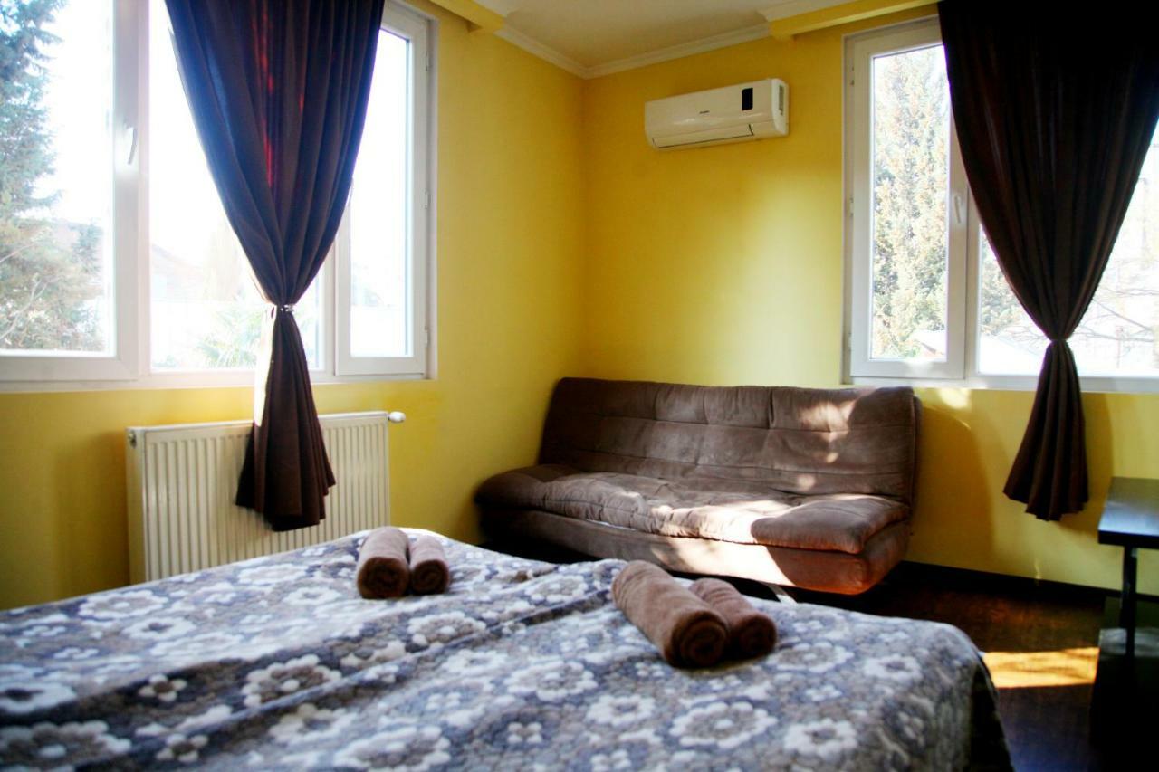 Guesthouse Different Тбилиси Екстериор снимка