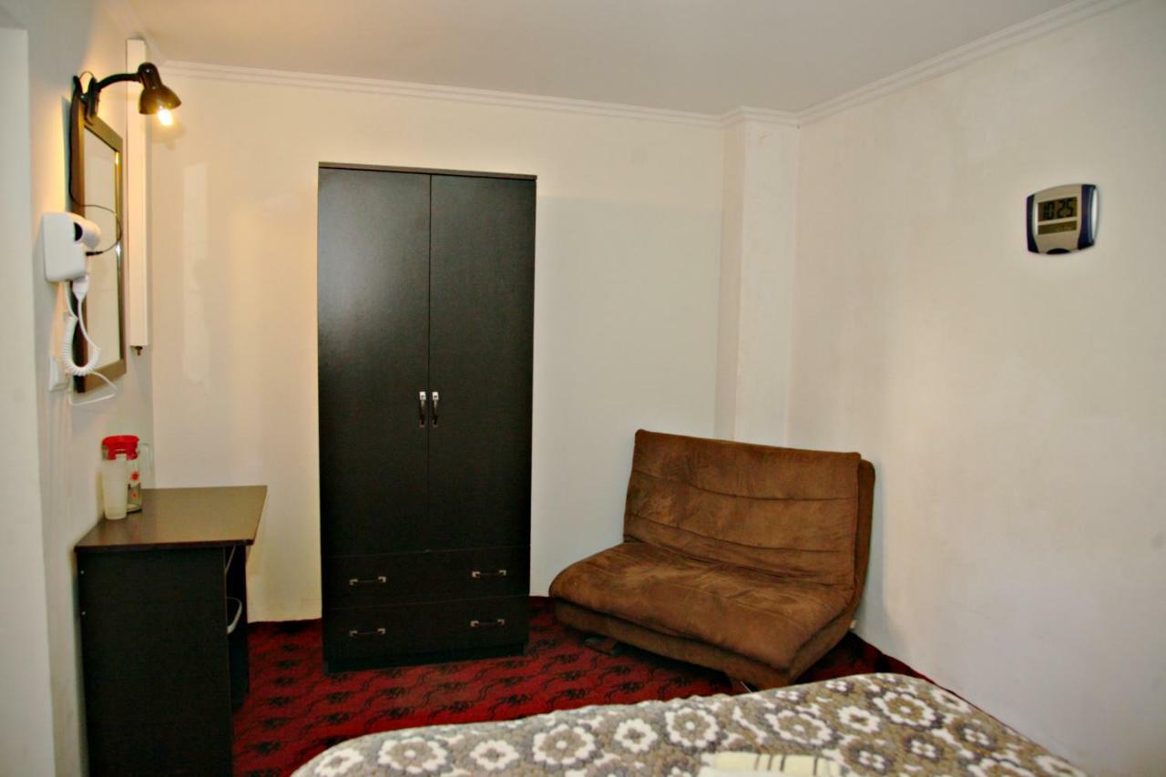 Guesthouse Different Тбилиси Екстериор снимка