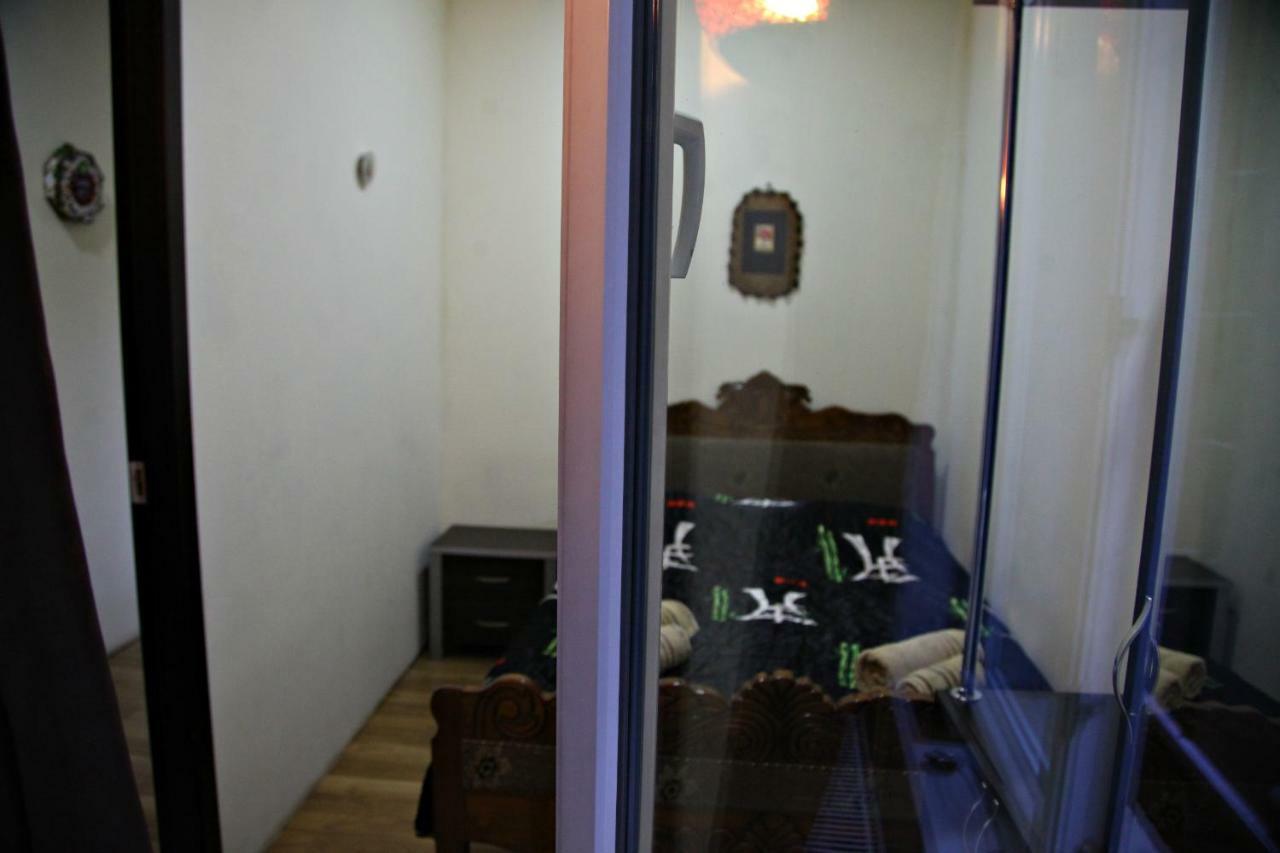 Guesthouse Different Тбилиси Екстериор снимка
