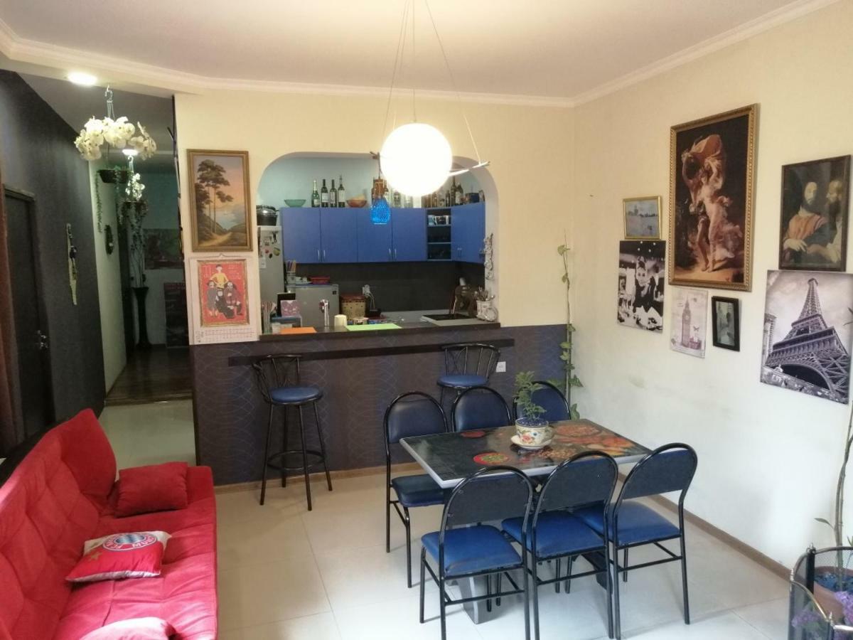 Guesthouse Different Тбилиси Екстериор снимка