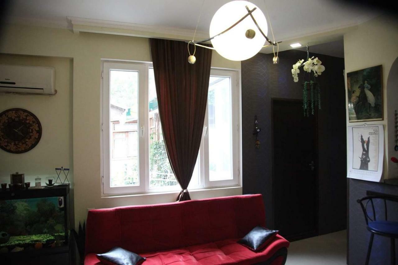 Guesthouse Different Тбилиси Екстериор снимка