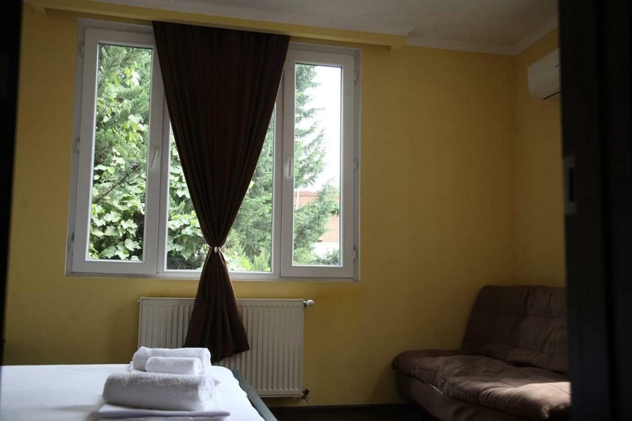 Guesthouse Different Тбилиси Екстериор снимка
