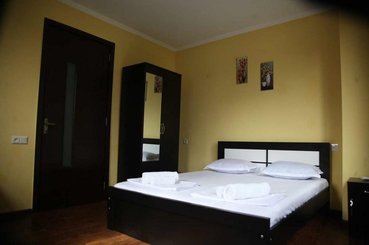 Guesthouse Different Тбилиси Екстериор снимка
