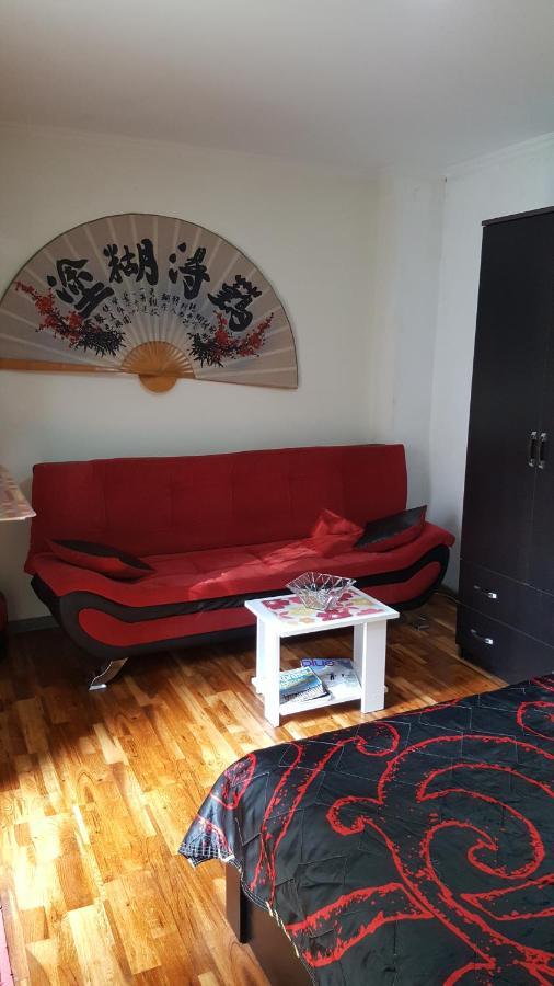 Guesthouse Different Тбилиси Екстериор снимка